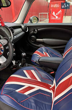 Хэтчбек MINI Cooper 2009 в 