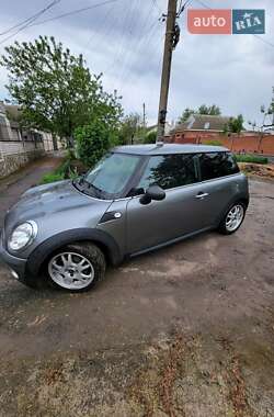 Хэтчбек MINI Cooper 2010 в 