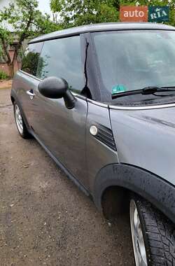 Хэтчбек MINI Cooper 2010 в 