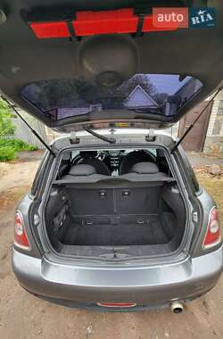 Хэтчбек MINI Cooper 2010 в 