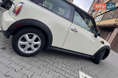 Хэтчбек MINI Cooper 2010 в 