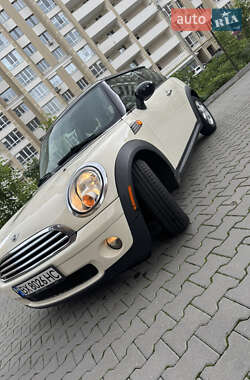 Хэтчбек MINI Cooper 2010 в 