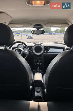 Хэтчбек MINI Cooper 2011 в 