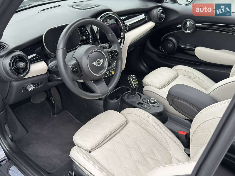 Хэтчбек MINI Cooper 2023 в Черновцах