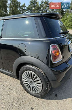 Хэтчбек MINI Cooper 2009 в 