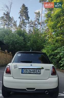 Хэтчбек MINI Cooper 2010 в 