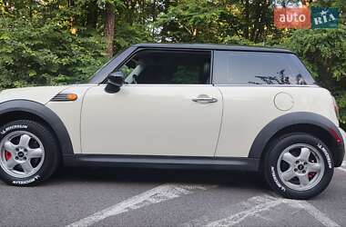 Хэтчбек MINI Cooper 2010 в 