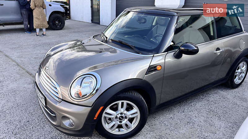 Хэтчбек MINI Cooper 2012 в 
