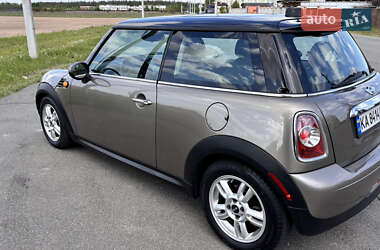 Хэтчбек MINI Cooper 2012 в 