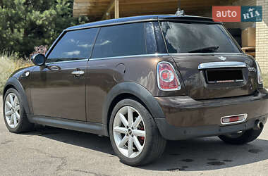 Хэтчбек MINI Cooper 2011 в 