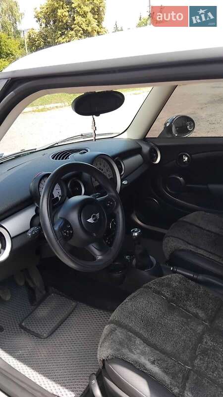 Хэтчбек MINI Cooper 2013 в Пирятине