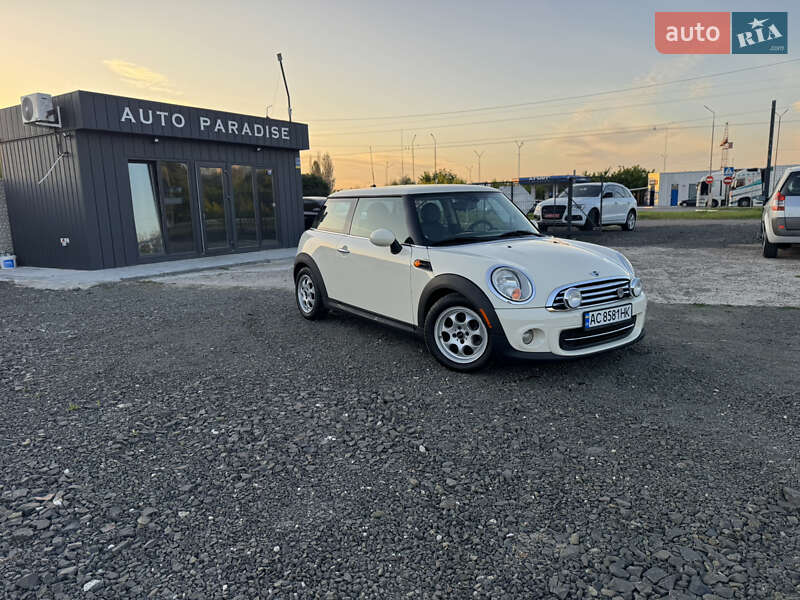 Хэтчбек MINI Cooper 2012 в 