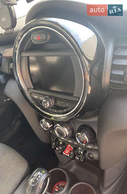 Хэтчбек MINI Cooper 2016 в 