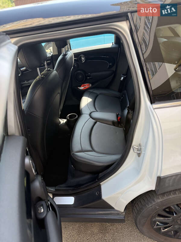 Хетчбек MINI Cooper 2017 в Вишгороді