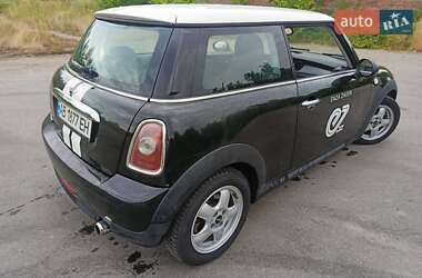 Хэтчбек MINI Cooper 2010 в 