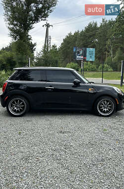 Хетчбек MINI Cooper 2016 в 