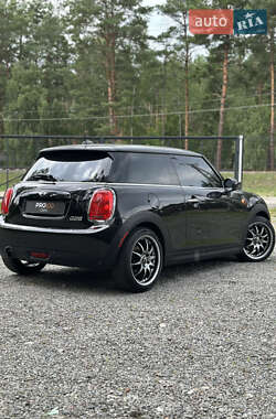 Хетчбек MINI Cooper 2016 в 