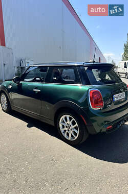 Хетчбек MINI Cooper 2016 в 
