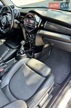 Хетчбек MINI Cooper 2016 в 