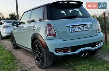 Хетчбек MINI Cooper 2013 в 