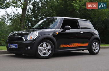 Хэтчбек MINI Cooper 2010 в 