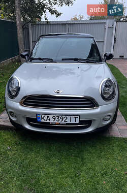 Хэтчбек MINI Cooper 2011 в 