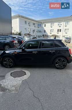 Хэтчбек MINI Cooper 2016 в 
