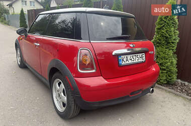 Хэтчбек MINI Cooper 2010 в 