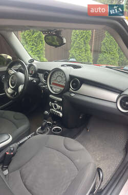 Хэтчбек MINI Cooper 2010 в 