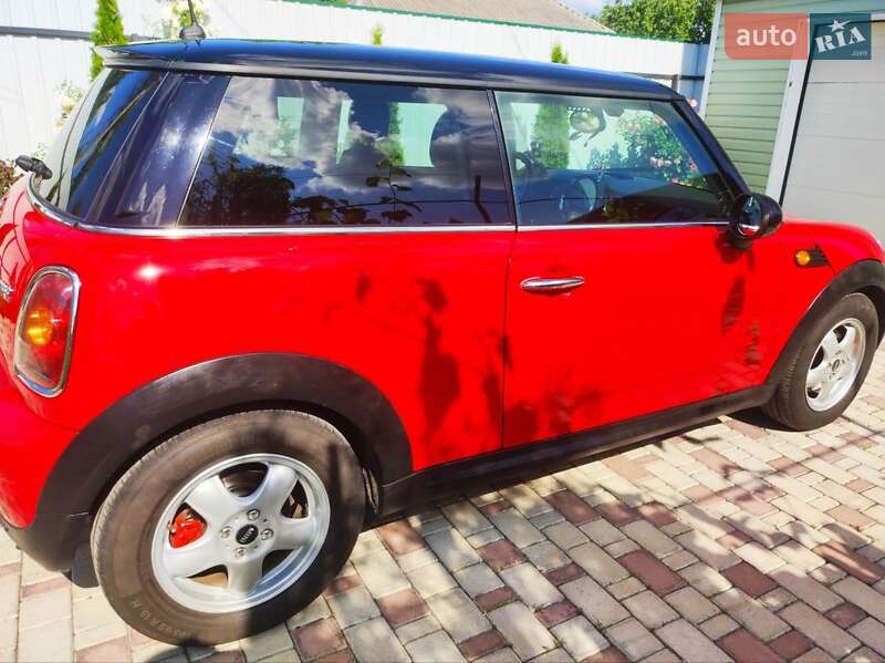 Хэтчбек MINI Cooper 2008 в Коростене