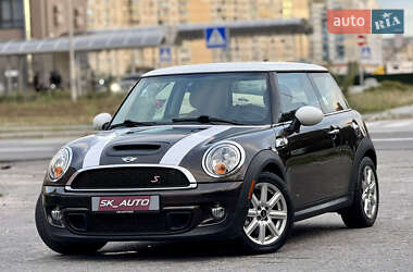 Хэтчбек MINI Cooper 2011 в 