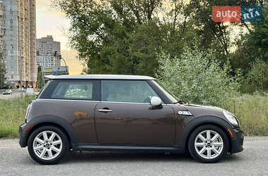 Хэтчбек MINI Cooper 2011 в 