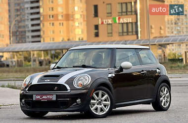 Хэтчбек MINI Cooper 2011 в 