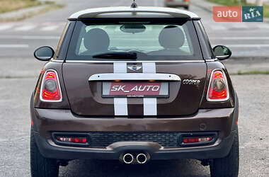 Хэтчбек MINI Cooper 2011 в 