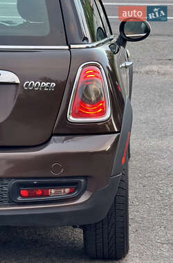 Хэтчбек MINI Cooper 2011 в 