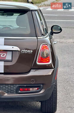 Хэтчбек MINI Cooper 2011 в 
