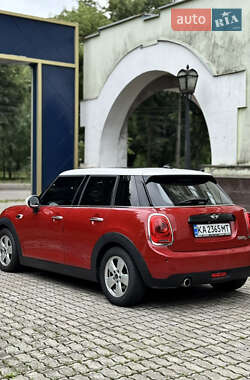 Хэтчбек MINI Cooper 2016 в 