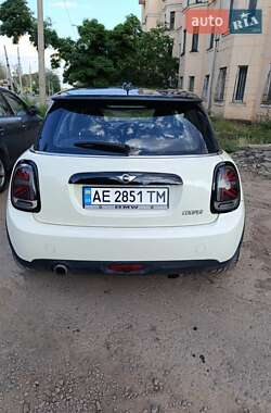 Хетчбек MINI Cooper 2016 в 