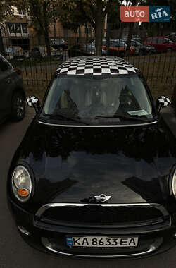 Хэтчбек MINI Cooper 2010 в 