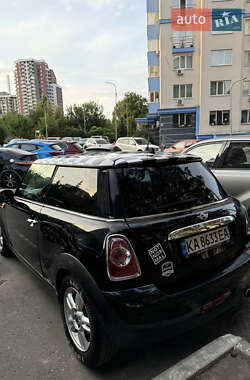 Хэтчбек MINI Cooper 2010 в 