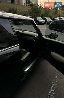 Хэтчбек MINI Cooper 2010 в 