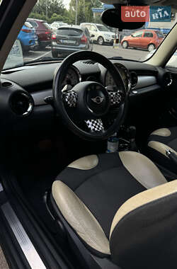 Хэтчбек MINI Cooper 2010 в 
