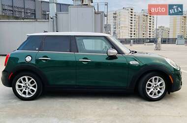 Хэтчбек MINI Cooper 2016 в 