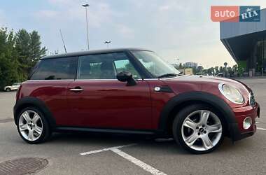 Хэтчбек MINI Cooper 2007 в 