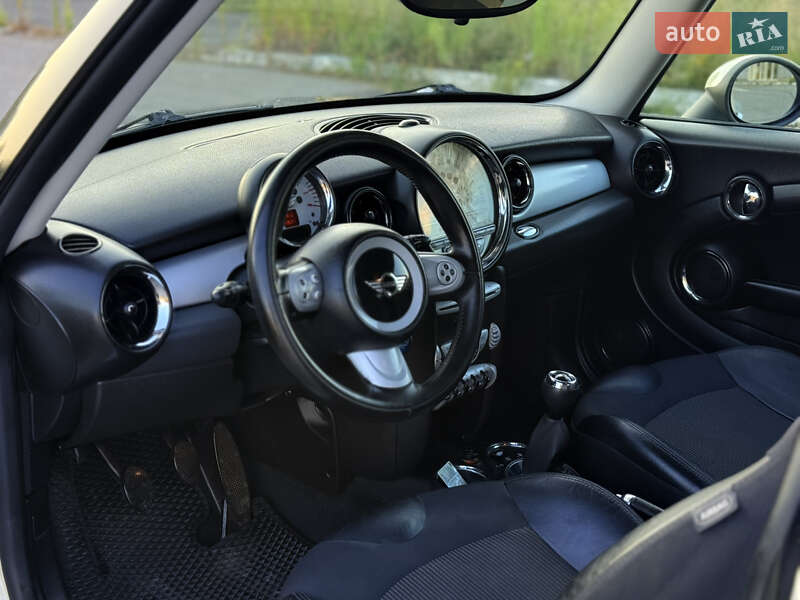 Хэтчбек MINI Cooper 2007 в Мене