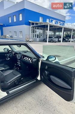 Хэтчбек MINI Cooper 2010 в 