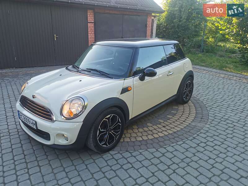 Хэтчбек MINI Cooper 2010 в 