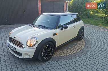 Хэтчбек MINI Cooper 2010 в 