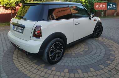 Хэтчбек MINI Cooper 2010 в 