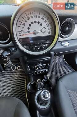 Хэтчбек MINI Cooper 2010 в 
